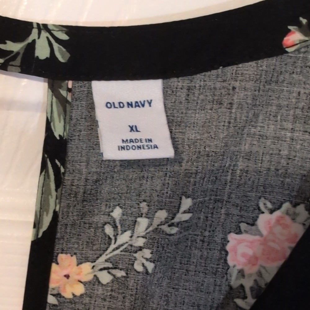 Old Navy Black Sleeveless Floral Dress Top With Back Keyhole NWT - Picture 3 of 6